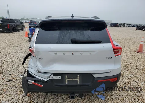 2021 Volvo Xc40 T5 R-Design z USA, uszkodzony, nr VIN YV4162UM6M2595553